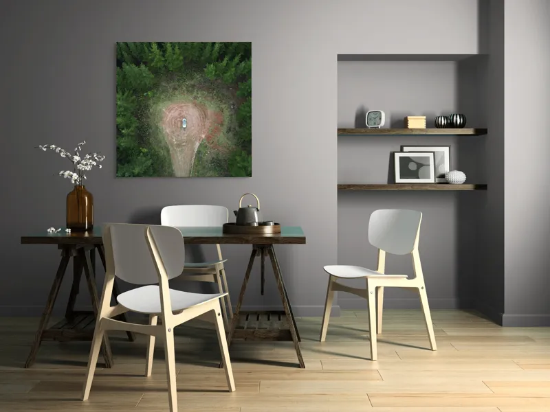 Tablou Canvas, "Mașina solitară în mijlocul pădurii", Mașină, Pădure, Vedere, Aeriană, Linie, Claritate, Contemplare, Natură, 100 x 100 cm – poza 6