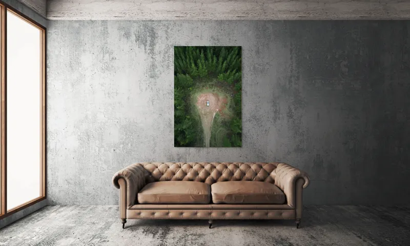 Tablou Canvas, "Mașina solitară în mijlocul pădurii", Mașină, Pădure, Vedere, Aeriană, Linie, Claritate, Contemplare, Natură, 100 x 150 cm – poza 6