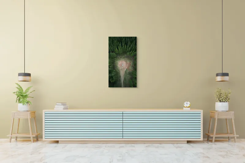 Tablou Canvas, "Mașina solitară în mijlocul pădurii", Mașină, Pădure, Vedere, Aeriană, Linie, Claritate, Contemplare, Natură, 50 x 90 cm – poza 6