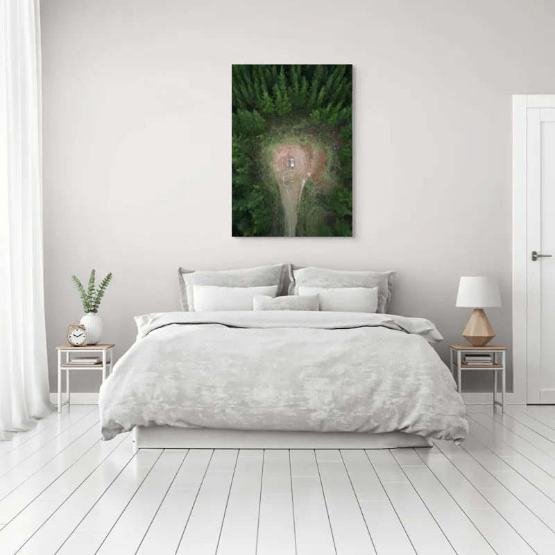 Tablou Canvas, "Mașina solitară în mijlocul pădurii", Mașină, Pădure, Vedere, Aeriană, Linie, Claritate, Contemplare, Natură, 70 x 100 cm – poza 3
