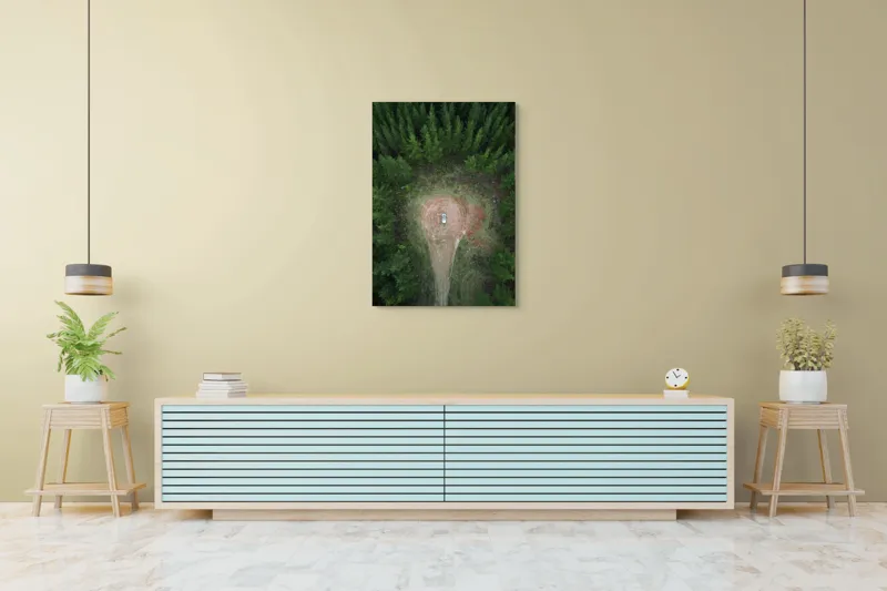 Tablou Canvas, "Mașina solitară în mijlocul pădurii", Mașină, Pădure, Vedere, Aeriană, Linie, Claritate, Contemplare, Natură, 70 x 100 cm – poza 5
