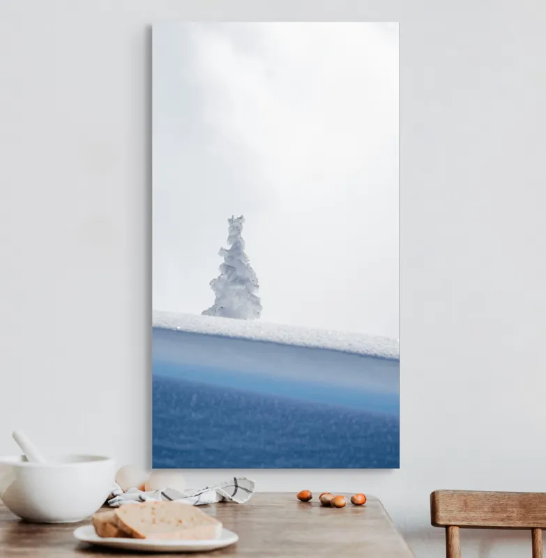 Tablou Canvas, "Singuraticul brad acoperit de nea", Alb, Singuratic, Înghețat, Cer, Tăcut, Contrastant, Peisaj., 50 x 90 cm – poza 3