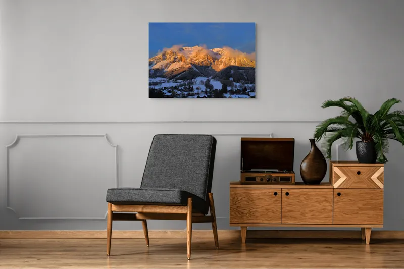 Tablou Canvas, "Munți aurii la apus de soare", Munte, Zăpadă, Apus, Nori, Case, Pădure, Peisaj., 100 x 70 cm – poza 8