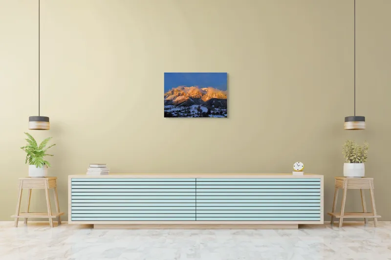 Tablou Canvas, "Munți aurii la apus de soare", Munte, Zăpadă, Apus, Nori, Case, Pădure, Peisaj., 70 x 50 cm – poza 7