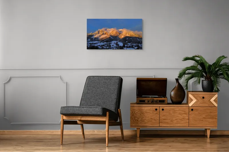Tablou Canvas, "Munți aurii la apus de soare", Munte, Zăpadă, Apus, Nori, Case, Pădure, Peisaj., 90 x 50 cm – poza 6