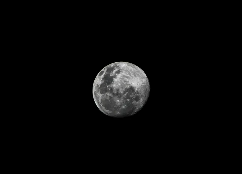 Tablou Canvas, "Luna strălucitoare pe cerul întunecat", Lună, Noapte, Mister, Lumină, Strălucire, Cer, Umbre, Frumusețe, Cicluri, Infinire., 54 x 39 cm – poza 2
