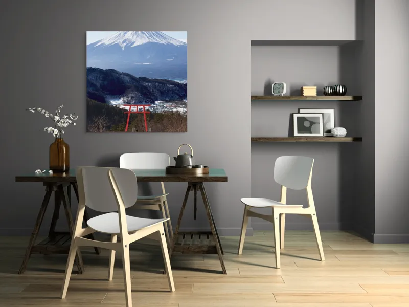 Tablou Canvas, "Admirând peisajul muntelui înzăpezit", Munte, Zăpadă, Torii, Persoană, Peisaj, Natură, Vedere, Iarnă, Liniște, Japonia, 100 x 100 cm – poza 6
