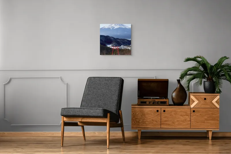 Tablou Canvas, "Admirând peisajul muntelui înzăpezit", Munte, Zăpadă, Torii, Persoană, Peisaj, Natură, Vedere, Iarnă, Liniște, Japonia, 50 x 50 cm – poza 6
