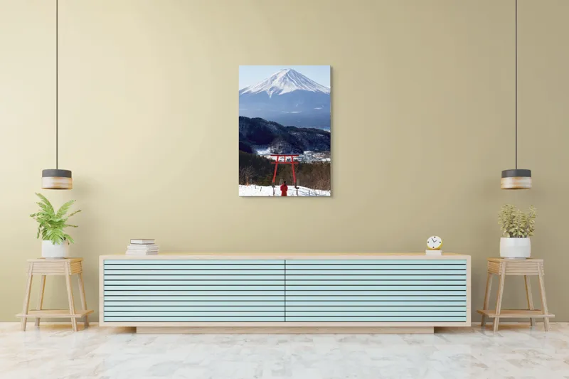 Tablou Canvas, "Admirând peisajul muntelui înzăpezit", Munte, Zăpadă, Torii, Persoană, Peisaj, Natură, Vedere, Iarnă, Liniște, Japonia, 70 x 100 cm – poza 5