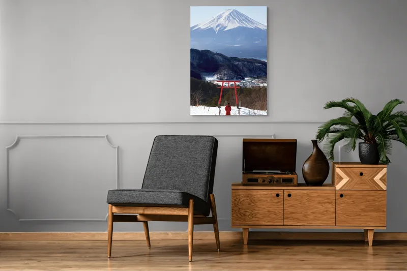 Tablou Canvas, "Admirând peisajul muntelui înzăpezit", Munte, Zăpadă, Torii, Persoană, Peisaj, Natură, Vedere, Iarnă, Liniște, Japonia, 70 x 100 cm – poza 6