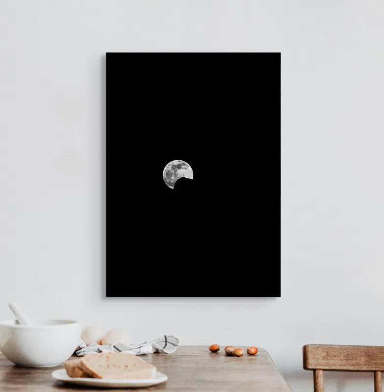 Tablou Canvas, "Umbra pisicii pe lună plină", Mister, Reflecție, Solitudine, Noapte, Lună, Siluetă, Cer, Lumină, Umbre, Peisaj, 50 x 70 cm – poza 3