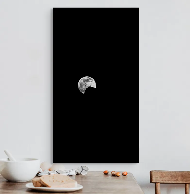 Tablou Canvas, "Umbra pisicii pe lună plină", Mister, Reflecție, Solitudine, Noapte, Lună, Siluetă, Cer, Lumină, Umbre, Peisaj, 50 x 90 cm – poza 3