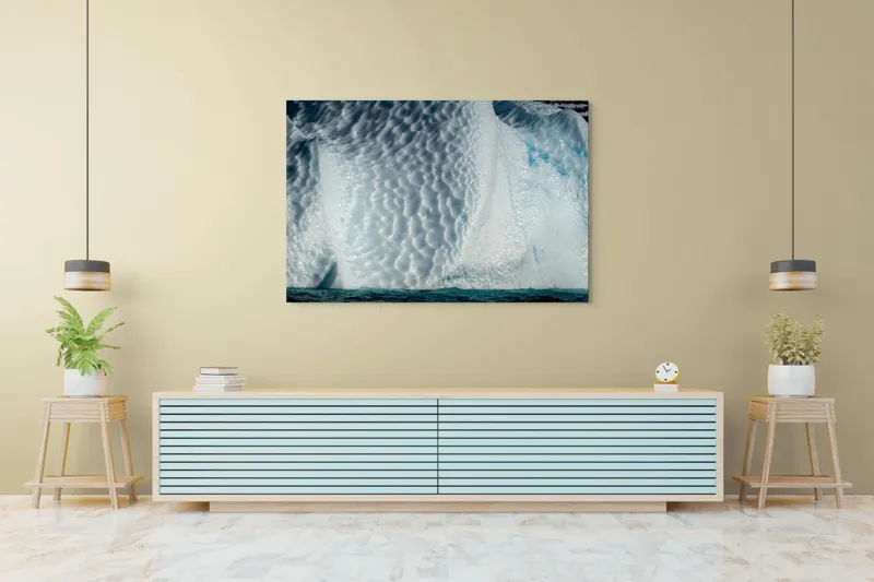 Tablou Canvas, "Frumusețea sculptată a gheții albastre", Gheață, Textură, Albastru, Ocean, Natură, Rece, Sculptură, Alb, Strălucire, 150 x 100 cm – poza 6