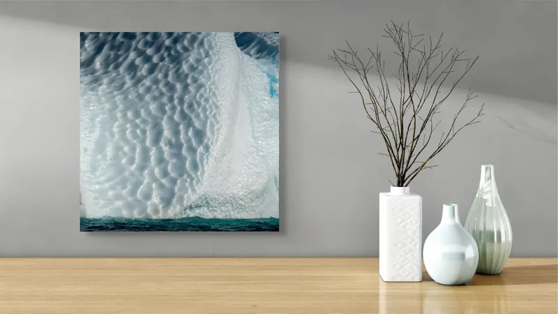 Tablou Canvas, "Frumusețea sculptată a gheții albastre", Gheață, Textură, Albastru, Ocean, Natură, Rece, Sculptură, Alb, Strălucire, 50 x 50 cm – poza 3