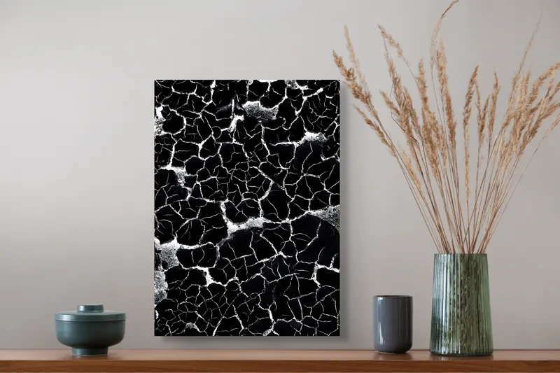 Tablou Canvas, "Căutând apa în deșertul întunecat", Crăpături, Textură, Abstracție, Contraste, Monocrom, Impresionant, Fragilitate, Descompunere, Estetic, Natură, Geometric., 39 x 54 cm – poza 3