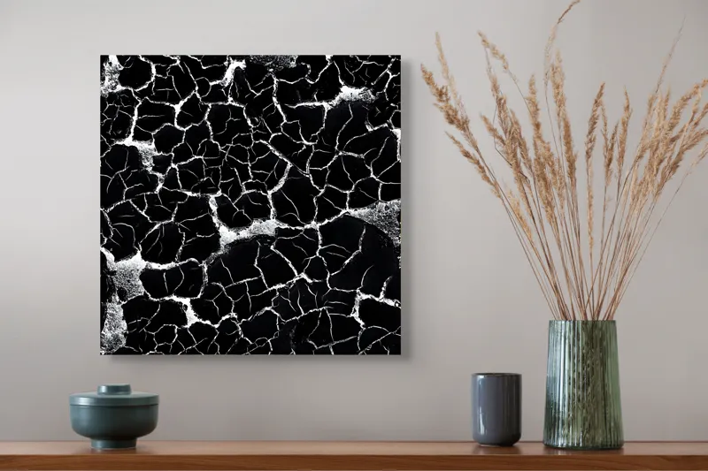Tablou Canvas, "Căutând apa în deșertul întunecat", Crăpături, Textură, Abstracție, Contraste, Monocrom, Impresionant, Fragilitate, Descompunere, Estetic, Natură, Geometric., 50 x 50 cm – poza 4
