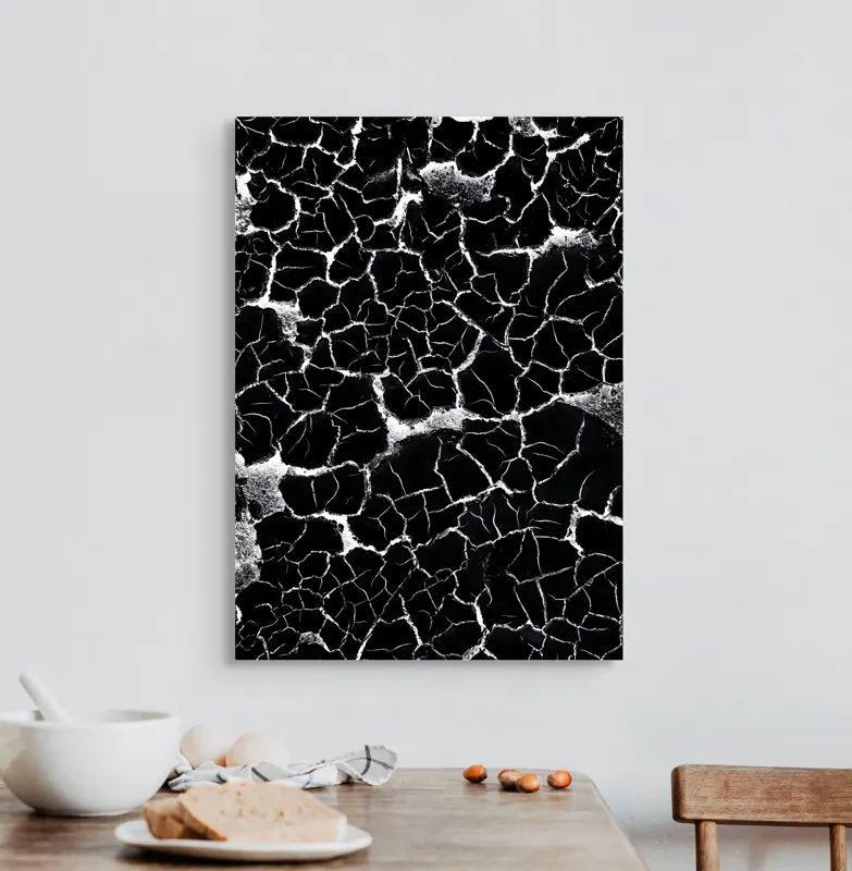 Tablou Canvas, "Căutând apa în deșertul întunecat", Crăpături, Textură, Abstracție, Contraste, Monocrom, Impresionant, Fragilitate, Descompunere, Estetic, Natură, Geometric., 50 x 70 cm – poza 3