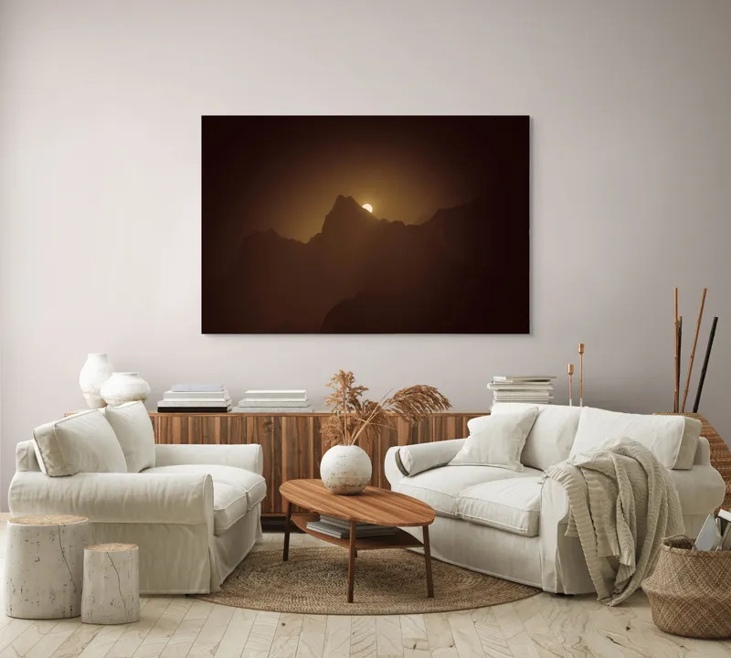 Tablou Canvas, "Răsărit de lună peste munți misterioși", Mister, Umbre, Lumină, Siluete, Munți, Apus, Vârfuri, Strălucire, Tăcere, 150 x 100 cm – poza 3