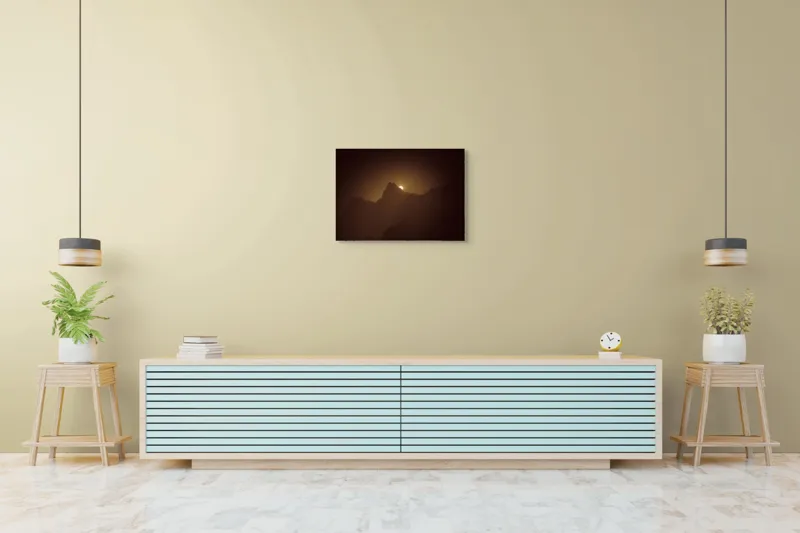 Tablou Canvas, "Răsărit de lună peste munți misterioși", Mister, Umbre, Lumină, Siluete, Munți, Apus, Vârfuri, Strălucire, Tăcere, 70 x 50 cm – poza 7