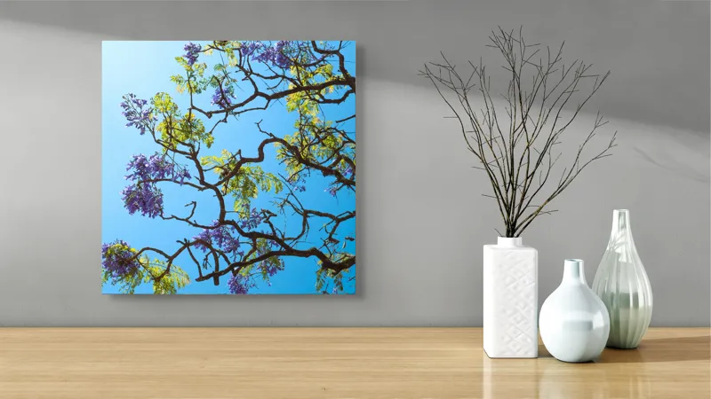 Tablou Canvas, "Flori de primăvară sub cer senin", Flori, Ramuri, Cer, Albastru, Frunze, Verde, Luminos, Primăvară, 50 x 50 cm – poza 3