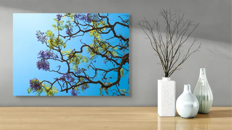 Tablou Canvas, "Flori de primăvară sub cer senin", Flori, Ramuri, Cer, Albastru, Frunze, Verde, Luminos, Primăvară, 70 x 50 cm – poza 3