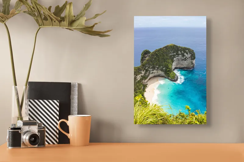 Tablou Canvas, "Plaja ascunsă din paradisul tropical", Ocean, Plajă, Stânci, Vegetație, Cer, Azur, Valuri, Timp Liber, Relaxare, Peisaj., 26 x 39 cm – poza 3