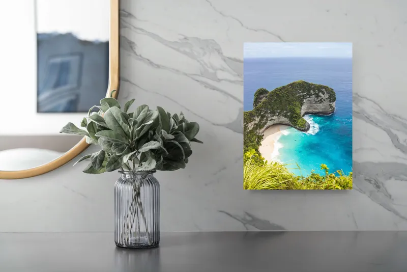 Tablou Canvas, "Plaja ascunsă din paradisul tropical", Ocean, Plajă, Stânci, Vegetație, Cer, Azur, Valuri, Timp Liber, Relaxare, Peisaj., 26 x 39 cm – poza 4