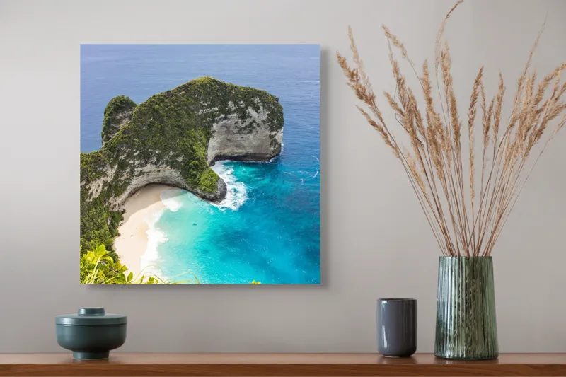 Tablou Canvas, "Plaja ascunsă din paradisul tropical", Ocean, Plajă, Stânci, Vegetație, Cer, Azur, Valuri, Timp Liber, Relaxare, Peisaj., 50 x 50 cm – poza 4