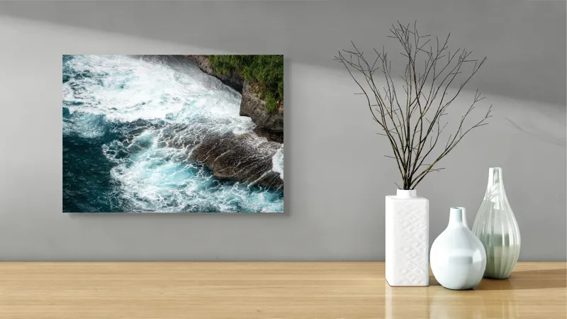 Tablou Canvas, "Vântul mării și stâncile rebele", Spumă, Valuri, Stânci, Ocean, Vegetație, Albastru, Natură, Coastă., 54 x 39 cm – poza 3
