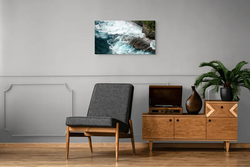 Tablou Canvas, "Vântul mării și stâncile rebele", Spumă, Valuri, Stânci, Ocean, Vegetație, Albastru, Natură, Coastă., 90 x 50 cm – poza 6