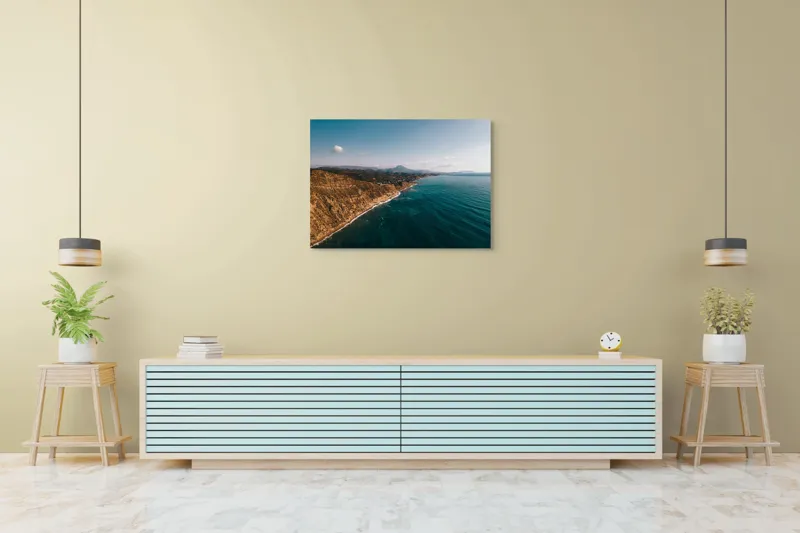 Tablou Canvas, "Marea îmbrățișând țărmul stâncos", Pământ, Mare, Cer, Nori, Coastă, Valuri, Peisaj, Liniște, Natură, Lumină, Orizont, Coline, Albastru, Contrast, Frumusețe, 100 x 70 cm – poza 4