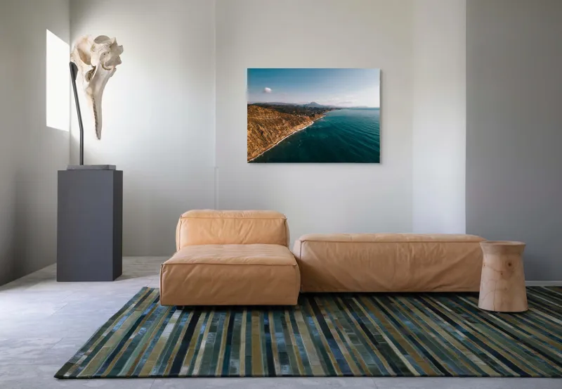 Tablou Canvas, "Marea îmbrățișând țărmul stâncos", Pământ, Mare, Cer, Nori, Coastă, Valuri, Peisaj, Liniște, Natură, Lumină, Orizont, Coline, Albastru, Contrast, Frumusețe, 100 x 70 cm – poza 7