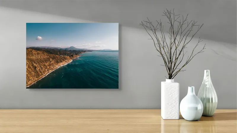 Tablou Canvas, "Marea îmbrățișând țărmul stâncos", Pământ, Mare, Cer, Nori, Coastă, Valuri, Peisaj, Liniște, Natură, Lumină, Orizont, Coline, Albastru, Contrast, Frumusețe, 54 x 39 cm – poza 3