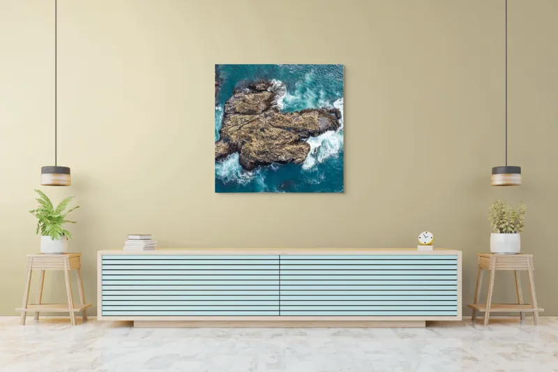 Tablou Canvas, "Valuri spumegânde izbind stâncile marine", Ocean, Stânci, Valuri, Apă, Natură, Albastru, Textură, 100 x 100 cm – poza 5