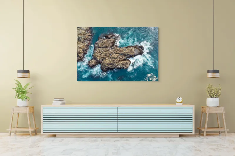 Tablou Canvas, "Valuri spumegânde izbind stâncile marine", Ocean, Stânci, Valuri, Apă, Natură, Albastru, Textură, 150 x 100 cm – poza 6