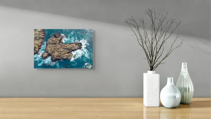 Tablou Canvas, "Valuri spumegânde izbind stâncile marine", Ocean, Stânci, Valuri, Apă, Natură, Albastru, Textură, 39 x 26 cm – poza 8