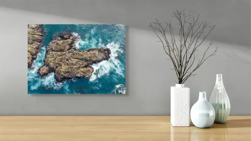 Tablou Canvas, "Valuri spumegânde izbind stâncile marine", Ocean, Stânci, Valuri, Apă, Natură, Albastru, Textură, 54 x 39 cm – poza 3