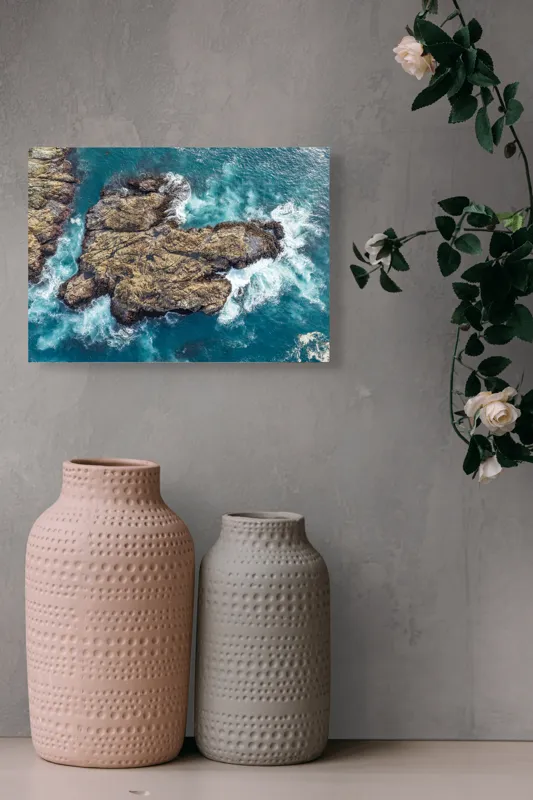 Tablou Canvas, "Valuri spumegânde izbind stâncile marine", Ocean, Stânci, Valuri, Apă, Natură, Albastru, Textură, 54 x 39 cm – poza 8