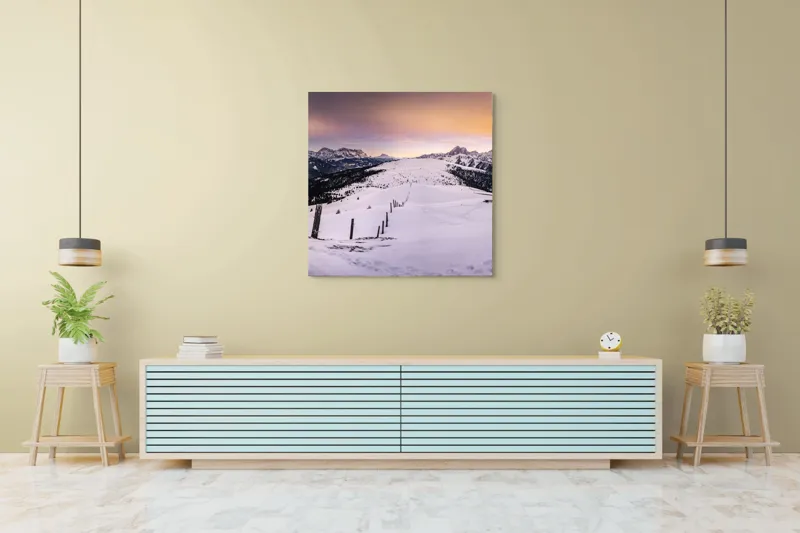 Tablou Canvas, "Tăcerea iernii în lumina amurgului", Munți, Zăpadă, Cer, Lumini, Apus, Vârfuri, Peisaj, Iarnă, Culoare, Panorama, 100 x 100 cm – poza 5