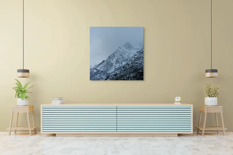 Tablou Canvas, "Munți învăluiți de ceață albăstruie", Nor, Munte, Frig, Pădure, Zăpadă, Ceață, Piscuri, Iarnă., 100 x 100 cm – poza 5