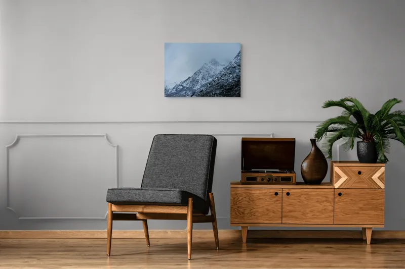 Tablou Canvas, "Munți învăluiți de ceață albăstruie", Nor, Munte, Frig, Pădure, Zăpadă, Ceață, Piscuri, Iarnă., 70 x 50 cm – poza 4