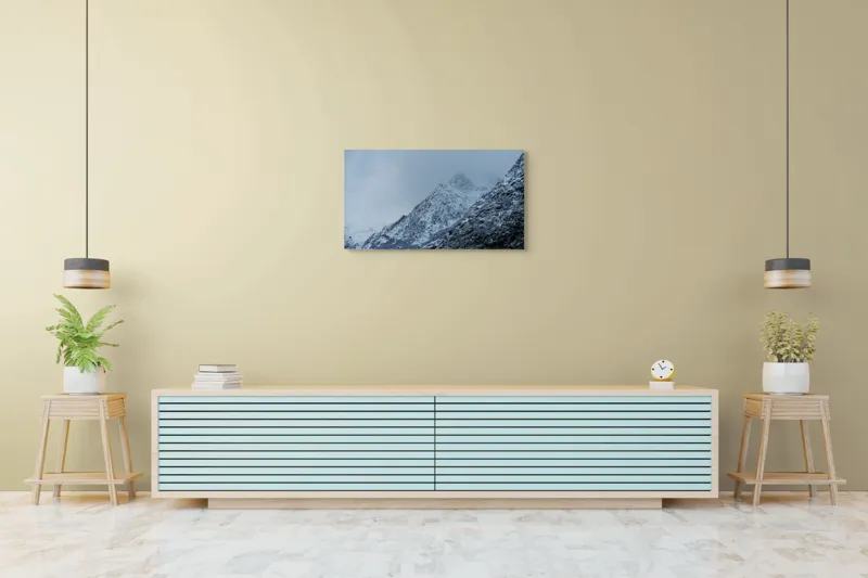 Tablou Canvas, "Munți învăluiți de ceață albăstruie", Nor, Munte, Frig, Pădure, Zăpadă, Ceață, Piscuri, Iarnă., 90 x 50 cm – poza 5