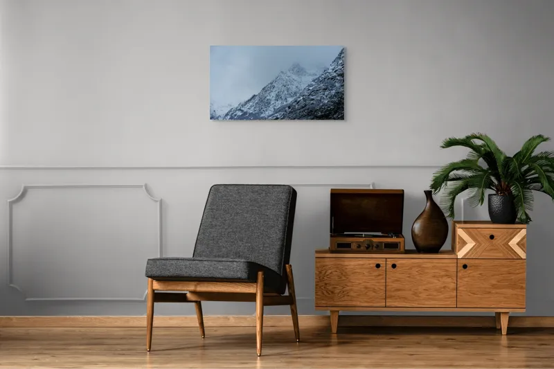 Tablou Canvas, "Munți învăluiți de ceață albăstruie", Nor, Munte, Frig, Pădure, Zăpadă, Ceață, Piscuri, Iarnă., 90 x 50 cm – poza 6