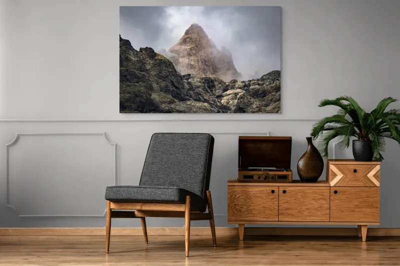 Tablou Canvas, "Muntele învăluit în ceață misterioasă", Nor, Munte, Stâncă, Cețos, Impunător, Rugos, Vârf, Misterios, Rece, Sălbatic., 150 x 100 cm – poza 8