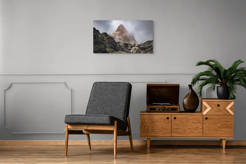 Tablou Canvas, "Muntele învăluit în ceață misterioasă", Nor, Munte, Stâncă, Cețos, Impunător, Rugos, Vârf, Misterios, Rece, Sălbatic., 90 x 50 cm – poza 6