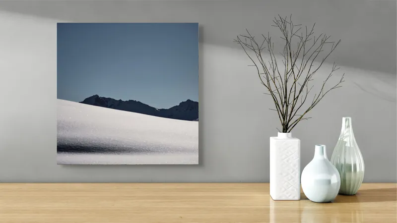 Tablou Canvas, "Liniște albă în munții îndepărtați", Zăpadă, Munte, Cer, Strălucire, Tranquilitate., 50 x 50 cm – poza 3