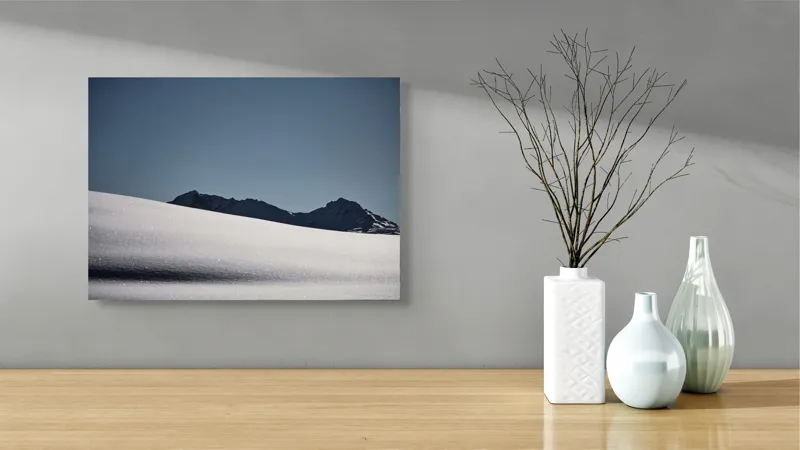 Tablou Canvas, "Liniște albă în munții îndepărtați", Zăpadă, Munte, Cer, Strălucire, Tranquilitate., 54 x 39 cm – poza 3