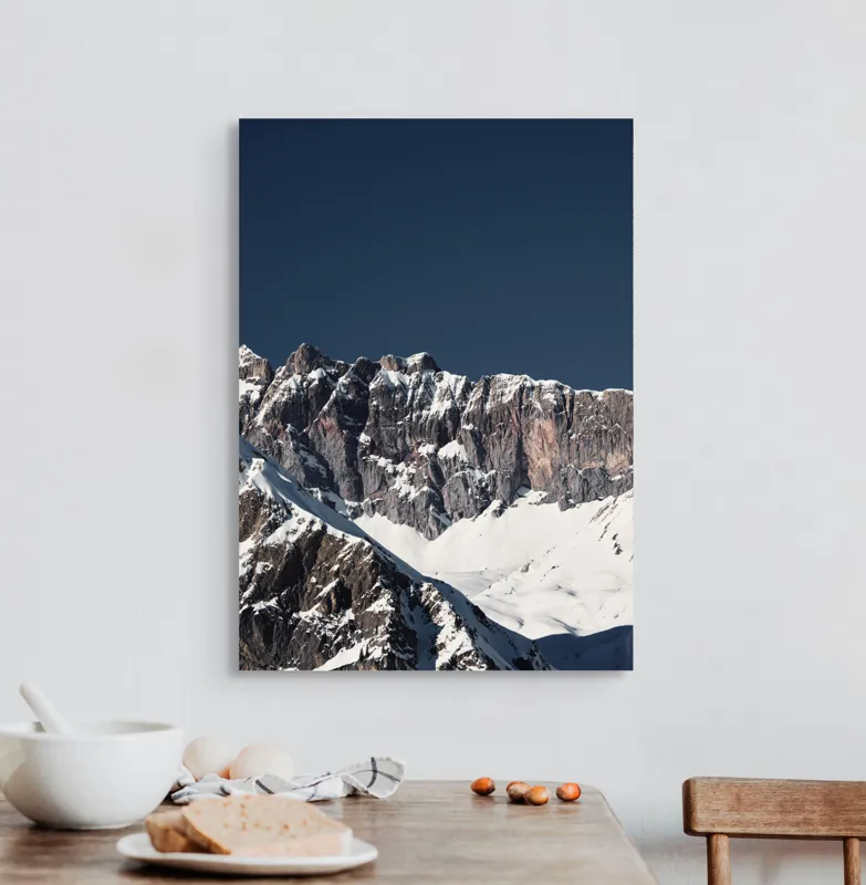 Tablou Canvas, "Munții în tăcere sub cerul albastru", Măreție, Albețe, Stânci, Răsărit, Imensitate, Contrast, Podoabă, Splendoare, 50 x 70 cm – poza 3