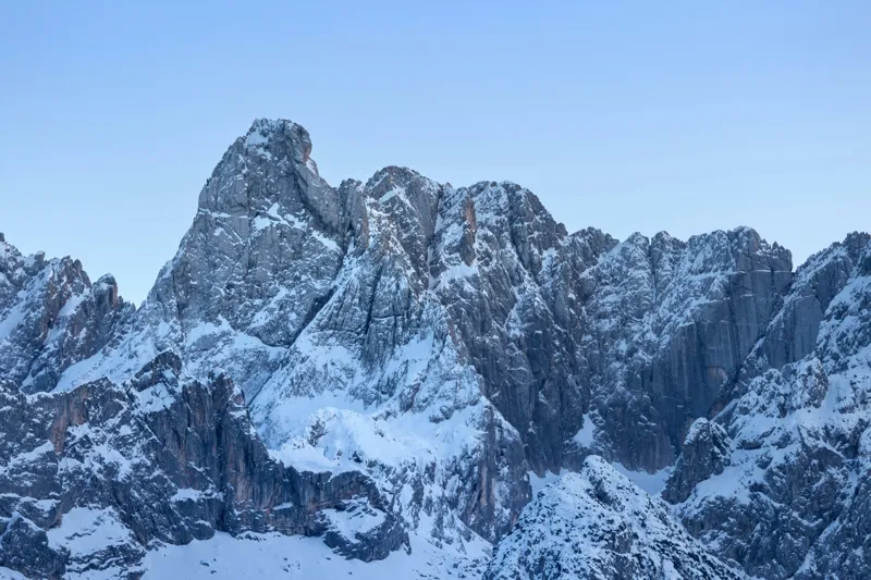 Tablou Canvas, "Piscurile înghețate ale dimineții alpine", Munți, Zăpadă, Stânci, Cer, Albastru, 150 x 100 cm – poza 2