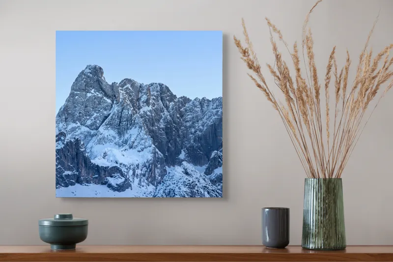 Tablou Canvas, "Piscurile înghețate ale dimineții alpine", Munți, Zăpadă, Stânci, Cer, Albastru, 50 x 50 cm – poza 4
